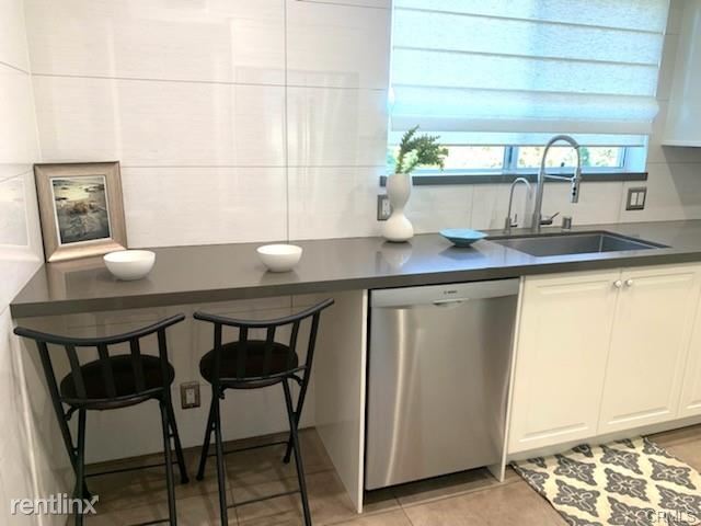 Building Photo - 2 br, 3 bath Condo - 4426 Ventura Canyon A...