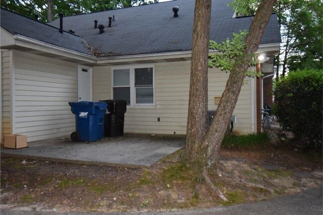 Building Photo - 576 Wedgewood Dr