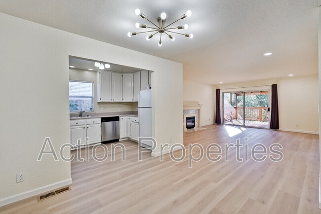 Building Photo - 3322 Shasta Dr