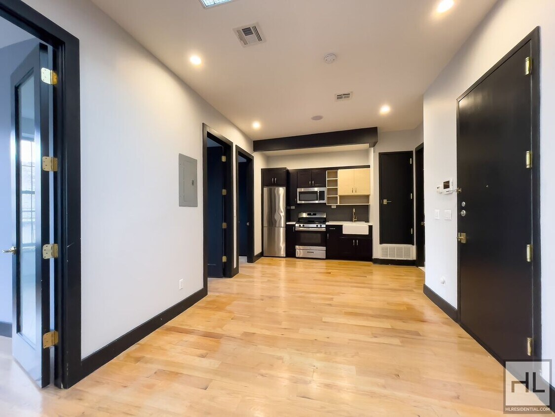 Primary Photo - GREENE AVENUE / Spacious 4-Bed 1.5 Bath / ...