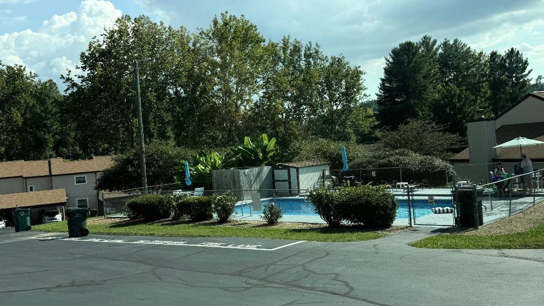 Building Photo - 1181 Pebble Dr