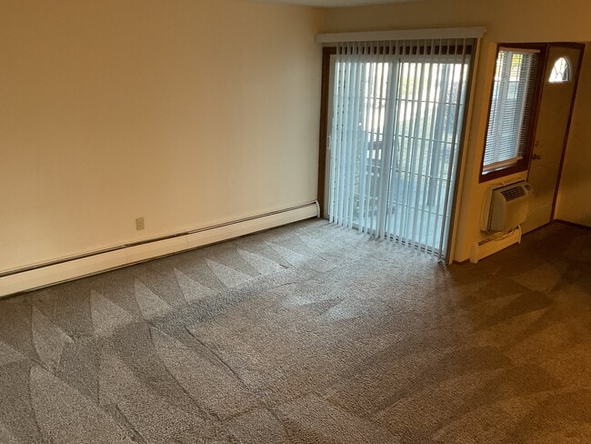 Sala de estar - Apartment Homes of Wildwood Preserve in beautiful Oak Creek, WI