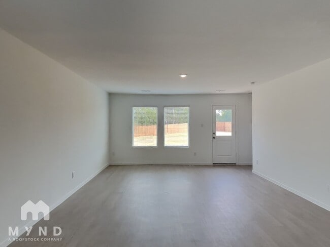 Building Photo - 929 Mossycup St