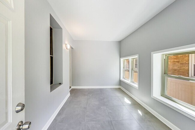 Building Photo - 10817 S Prospect Ave