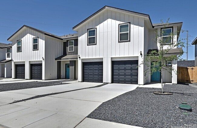 Building Photo - 11318 Clearmine St