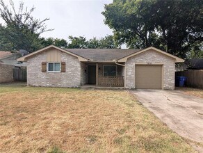 Building Photo - 1614 Surrey Dr