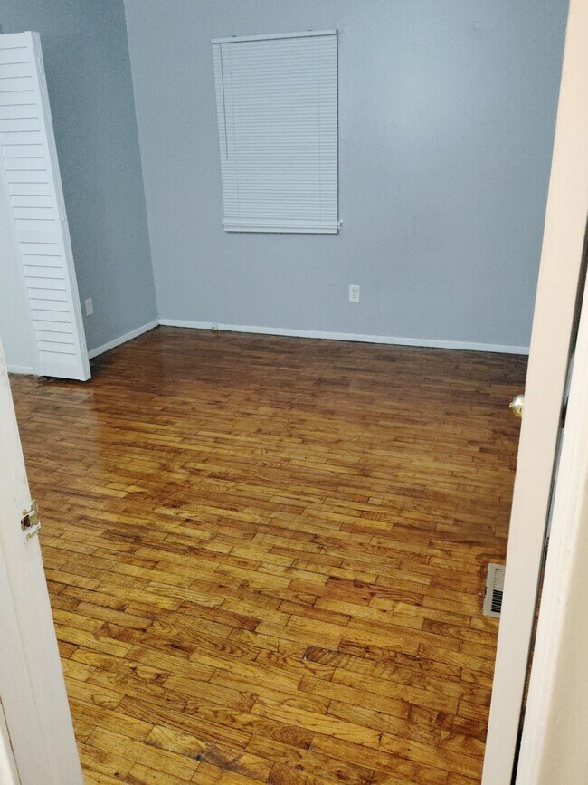 Foto del edificio - 5914 Cloverlawn Dr