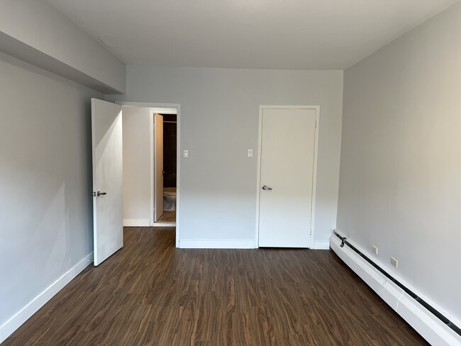 Building Photo - Apartments Tour Des Pins