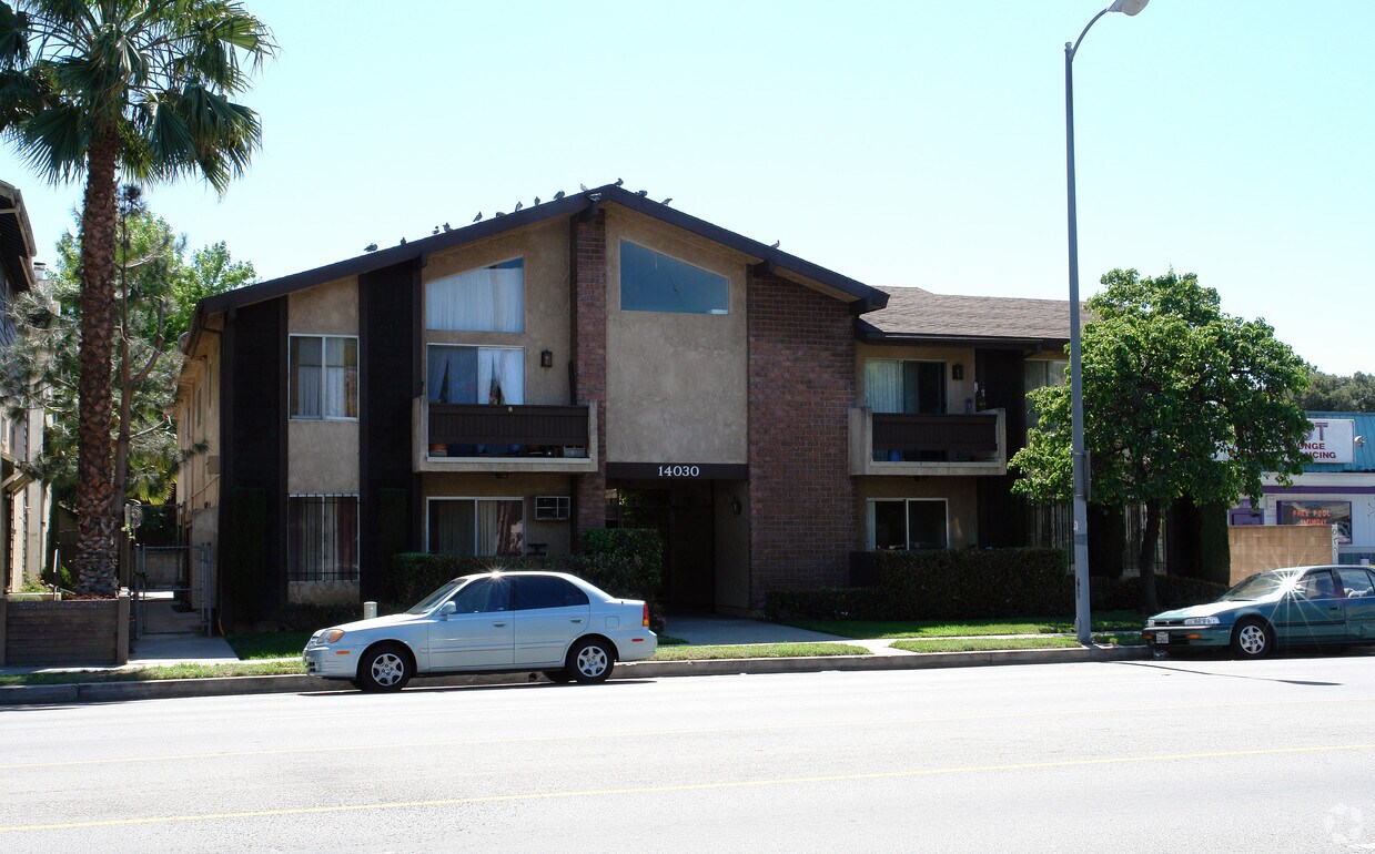 Building Photo - 14030 Vanowen St