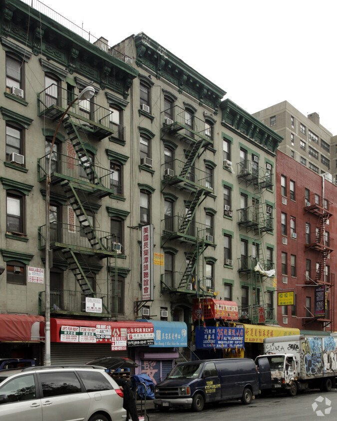 Building Photo - 35 Allen St