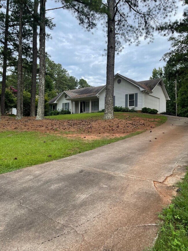Foto del edificio - Cozy Ranch in Newnan
