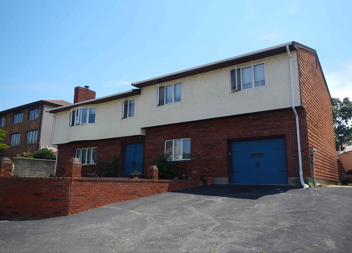 19 Reservoir Rd, Gloucester, MA 01930 Apartments in Gloucester, MA