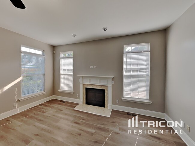 Building Photo - 108 N Honey Locust Dr