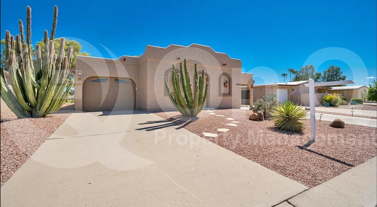 Foto principal - 8935 E Fairway Blvd