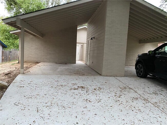 Foto del edificio - 2408 Burleson Ct