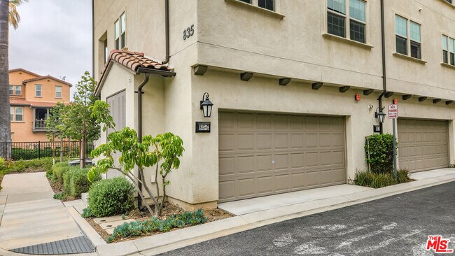 Foto del edificio - 835 Orchid Way