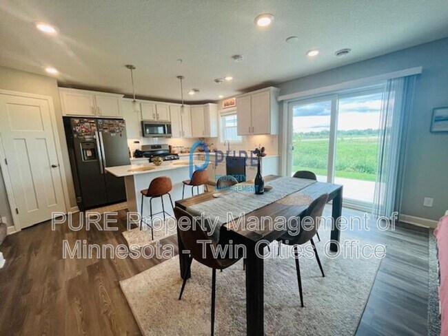 Building Photo - 10918 Yalta St NE