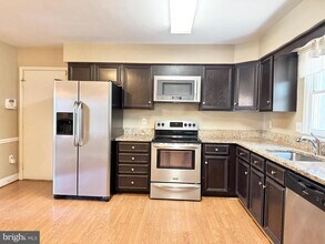 Building Photo - 15407 Skyline Dr