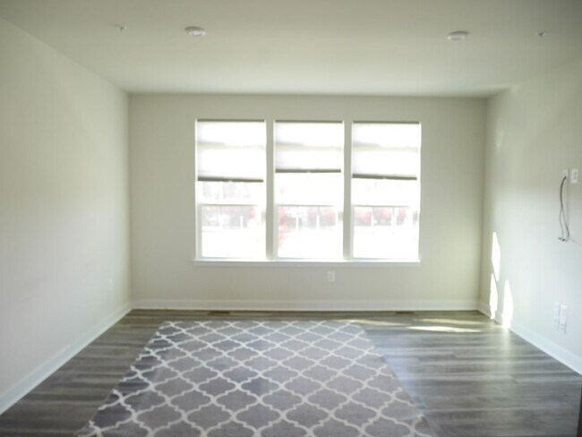 Foto del edificio - Stunning Luxury 3-Bedroom Townhouse for Re...