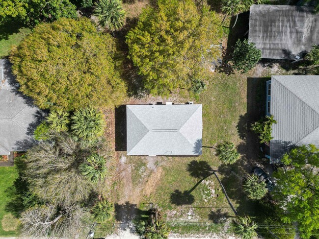 Building Photo - 6476 48th Ave