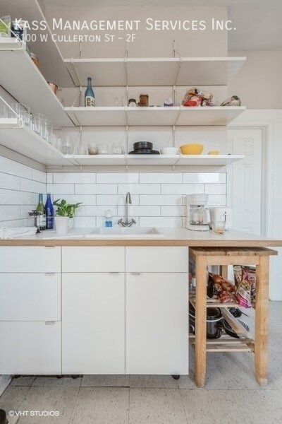 Primary Photo - Sunny Pilsen 2 Bed- blocks away from Harri...