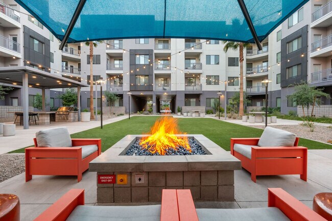 Building Photo - 711 W Broadway Rd