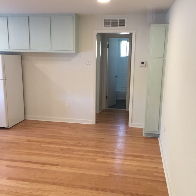 Foto del edificio - 261 E State St