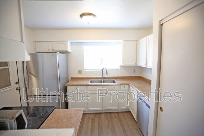 Building Photo - 707 N 95th Dr
