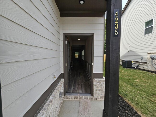 Foto del edificio - 4235 Fern River Trl