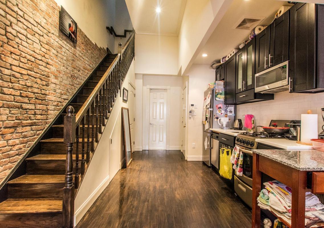 Building Photo - 378 E 78th St