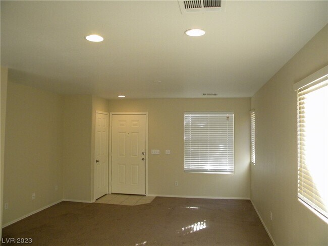 Foto del edificio - 983 Cantabria Heights Ave