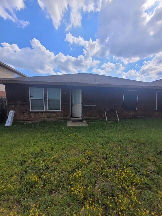 Building Photo - Great 3 bedroom in Meadowbrook area! Ask a...