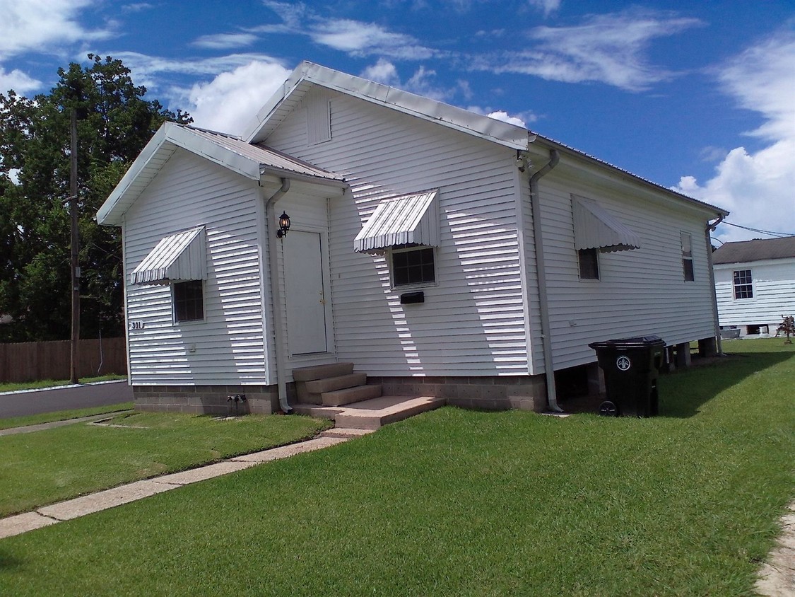 Primary Photo - 301 Kenilworth St