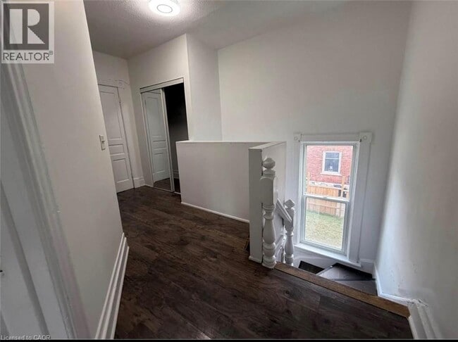 Building Photo - 374 Laurel St