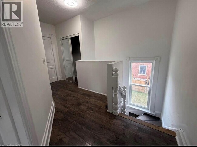 Photo du bâtiment - 374 Laurel St