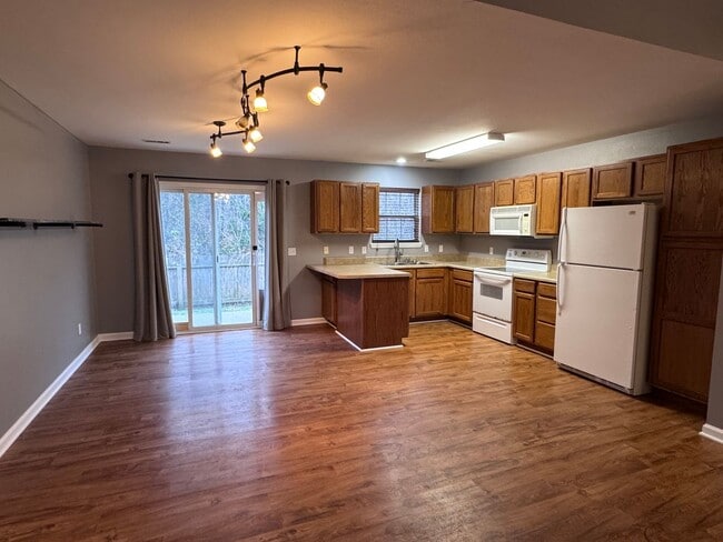 Building Photo - 15984 Tracker Ln