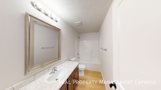 Foto del edificio - Modern 1 Bedroom Townhome with 1.5 Baths