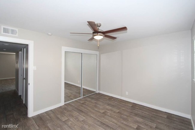 Building Photo - 743 Byrnes Dr
