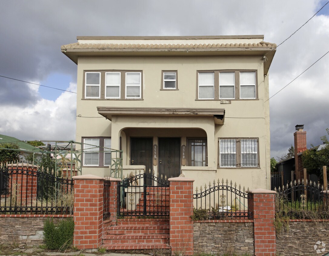 Building Photo - 3558-3560 Harper St