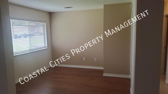 Foto del edificio - 1696 Carmel Cir E