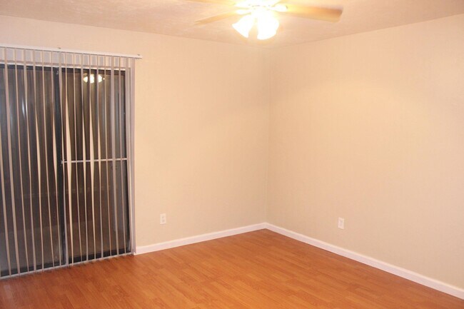 Foto del edificio - 1550 Blountstown St