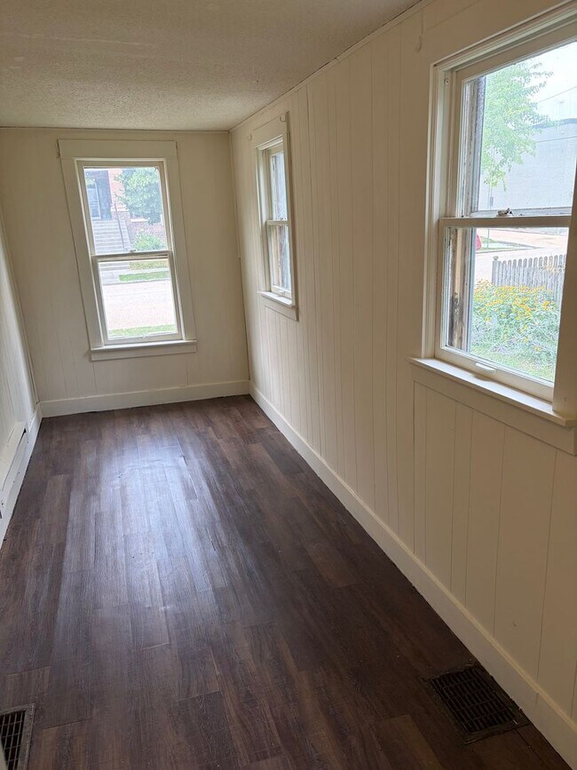 Building Photo - Ward 42 - 7th Ave Duplex