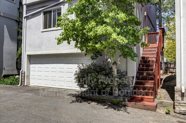 Foto del edificio - 3673 Iris Ave