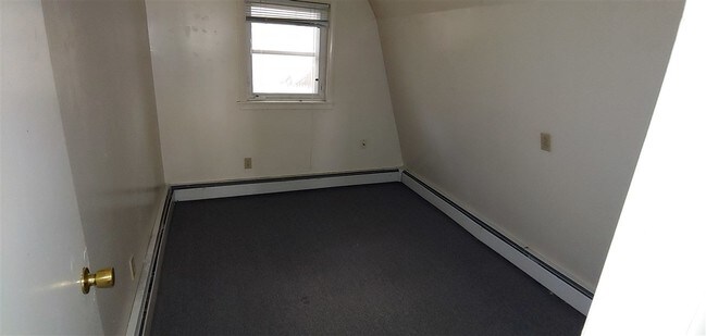Building Photo - 441 Maple St