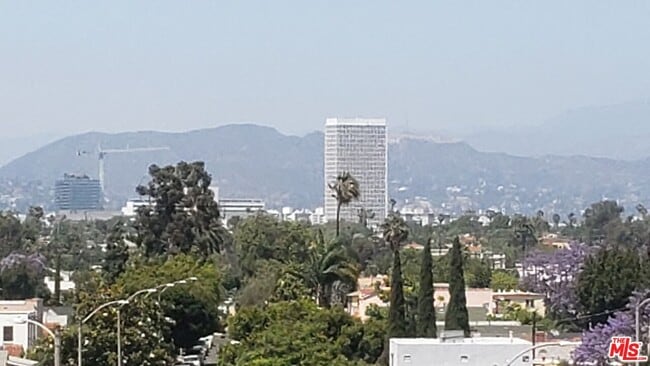 Building Photo - 2131 Carmona Ave