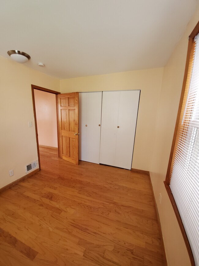 Building Photo - 3128 N Oketo Ave