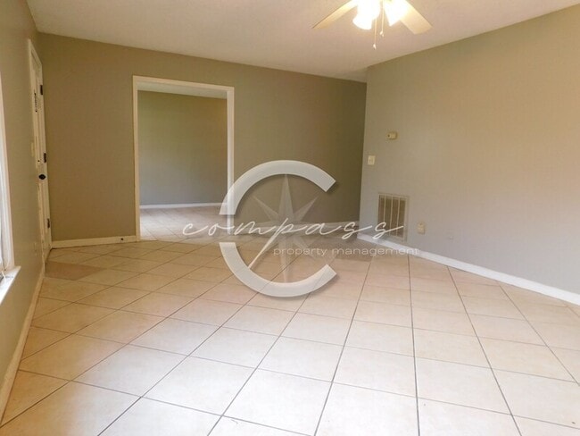 Building Photo - 140 Forest Pl