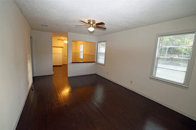 Foto del edificio - 21702 E Memorial Dr