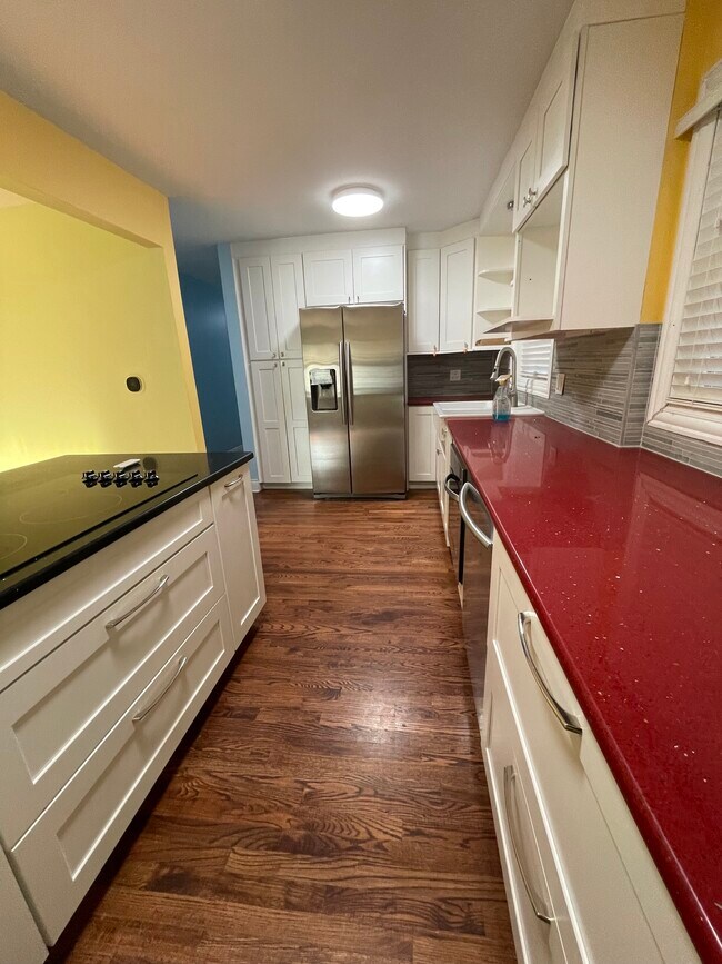 Kitchen - 875 S Addison Rd