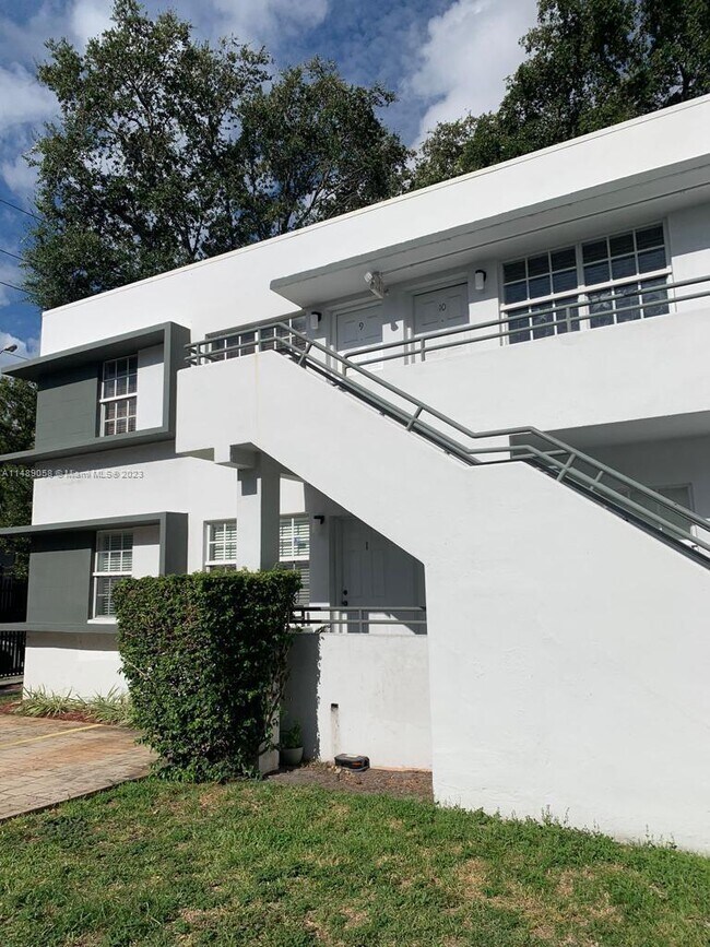 Foto del edificio - 551 NE 62nd St